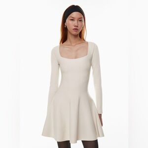 NWT Aritzia Babaton Sculpt Knit Applause Dress in Matte Pearl